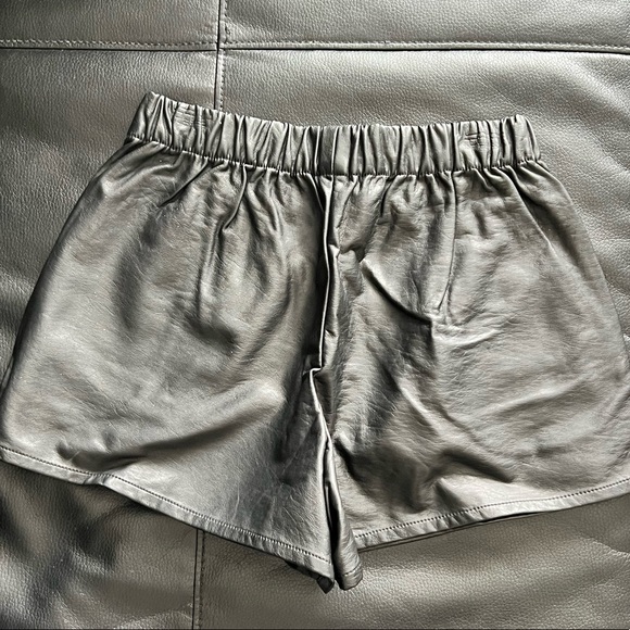 💥2/15$💥. Leather shorts - Picture 2 of 2